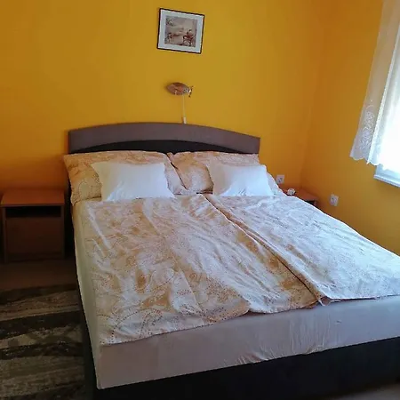 In 18415 別荘 バラトンフェニヴェシュ